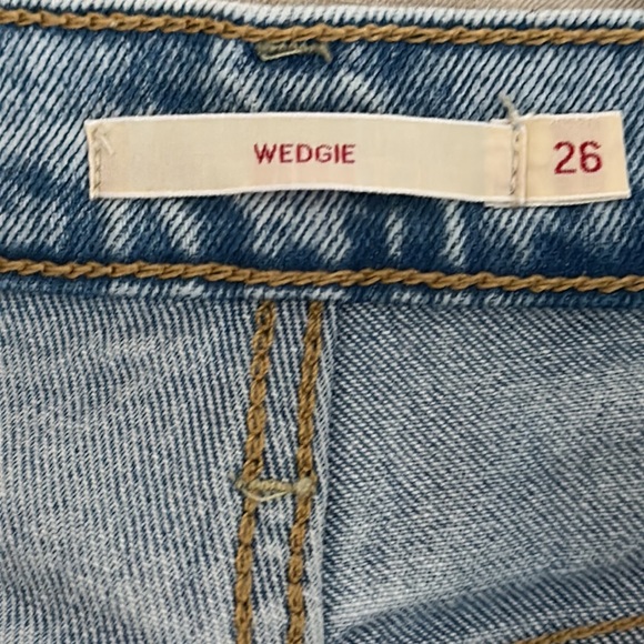 CLOSET CLOSING DOWN Like new Levi’s jeans “wedgie” - Picture 5 of 9